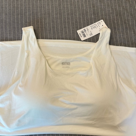 Padded Sleeveless Top - Picture 4 of 6